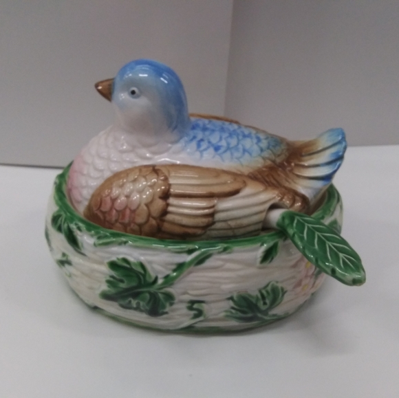 Vtg. Bird Sitting on Nest Turine - Picture 1 of 6